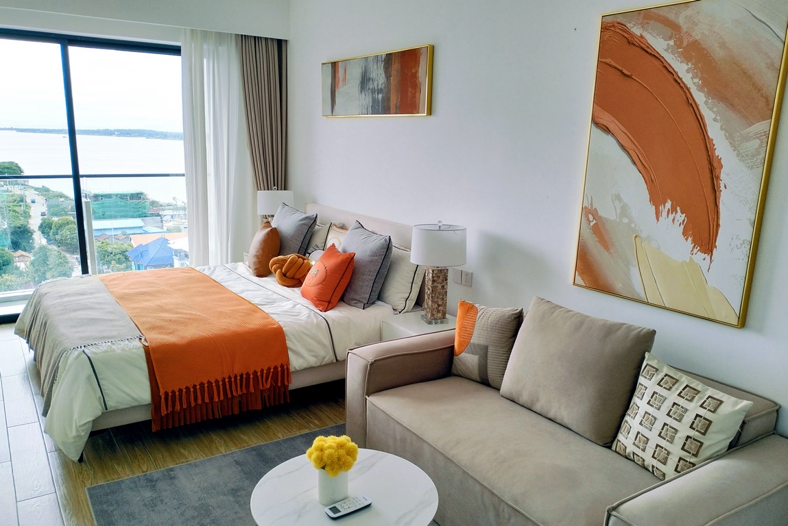 Studio apartment overlooking the Mekong River