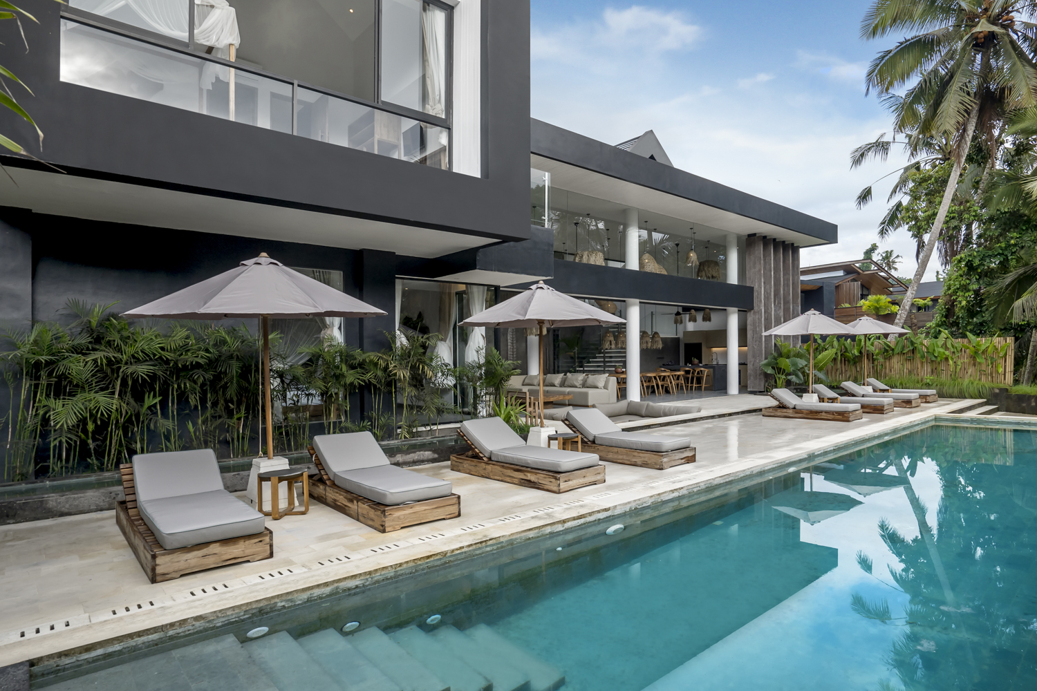 Spacious 6-Bedroom Villa