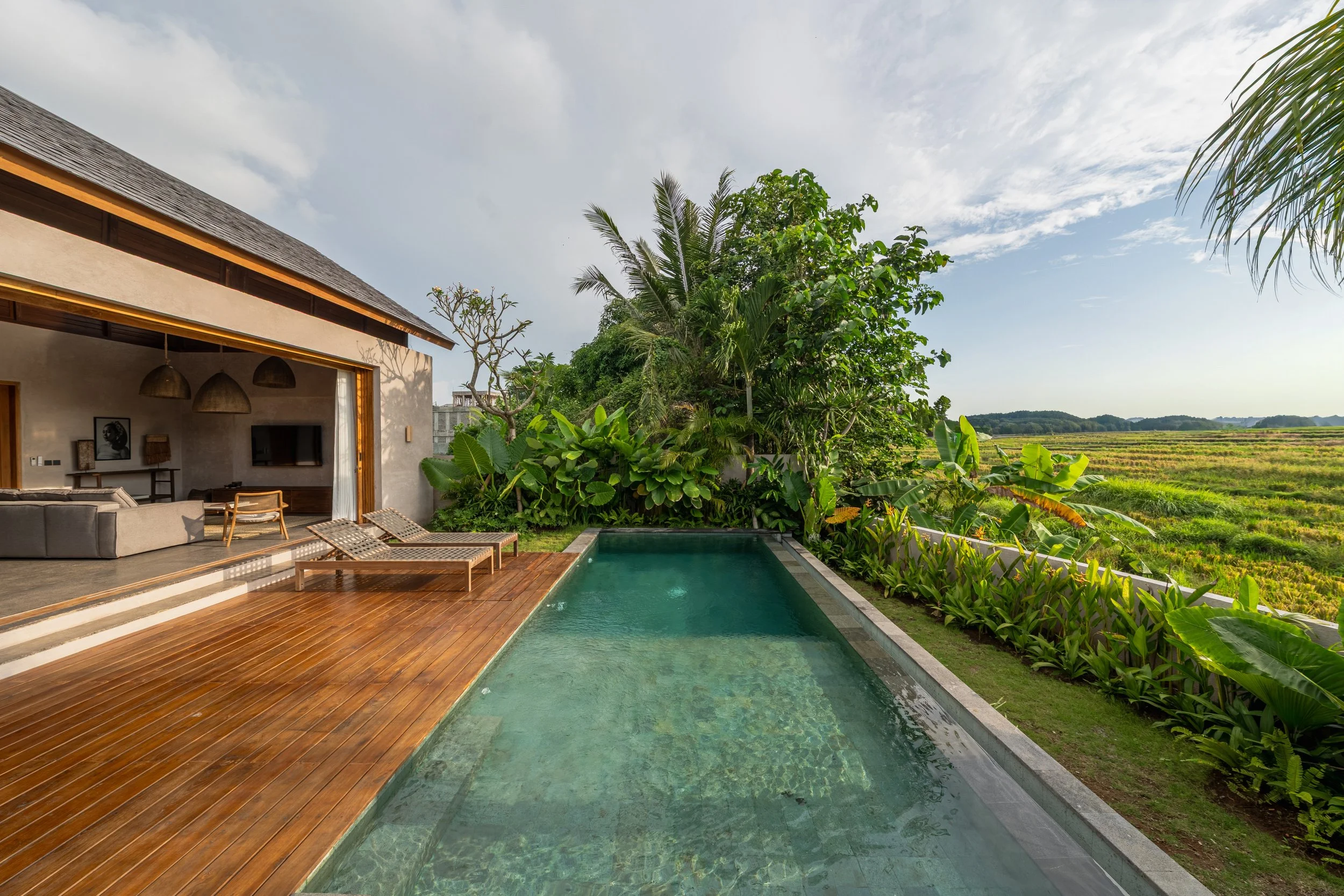 A Tropical Hideaway 2 BR Villa Facing The Rice Fields in Seseh