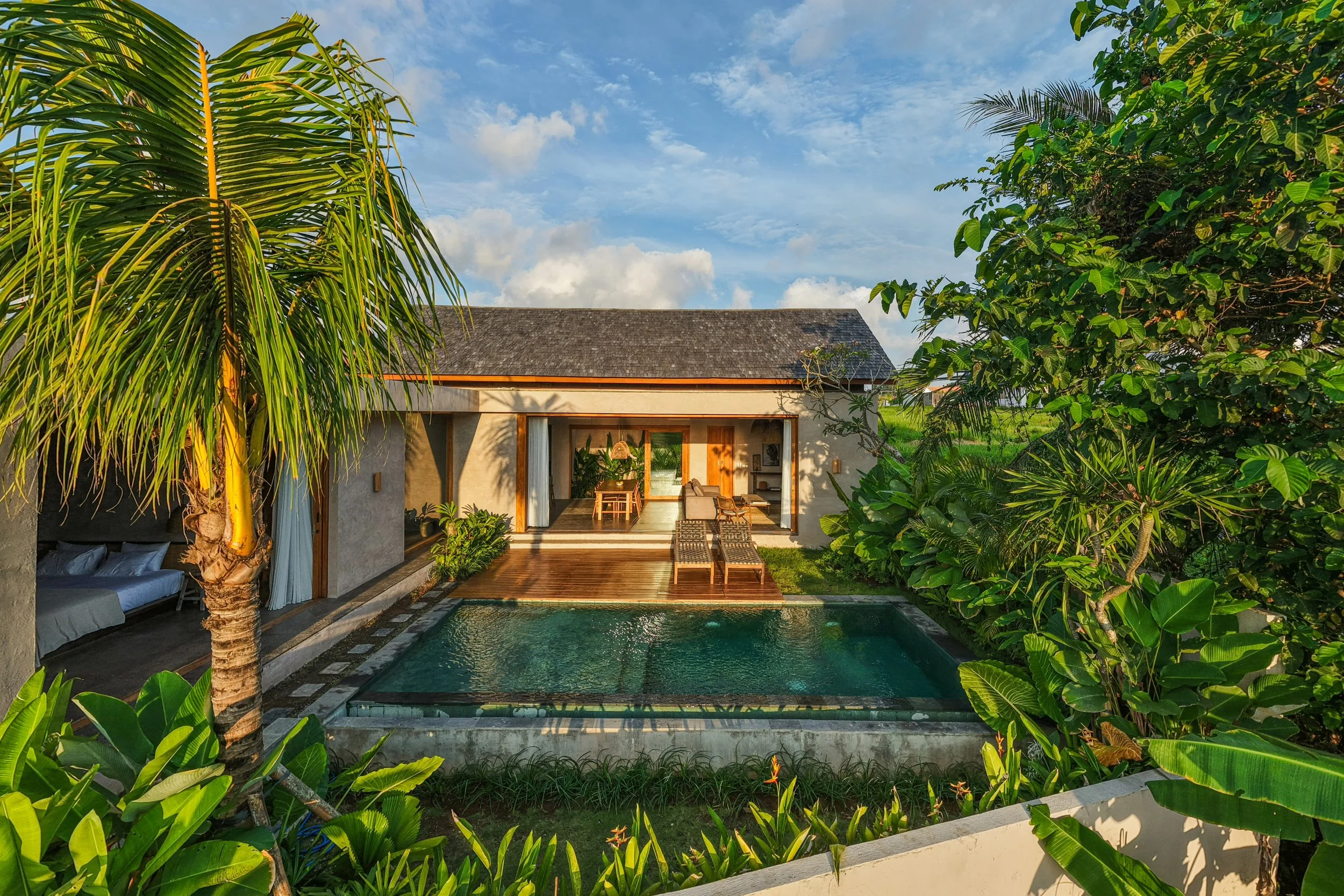 A Tropical Hideaway 2 BR Villa Facing The Rice Fields in Seseh