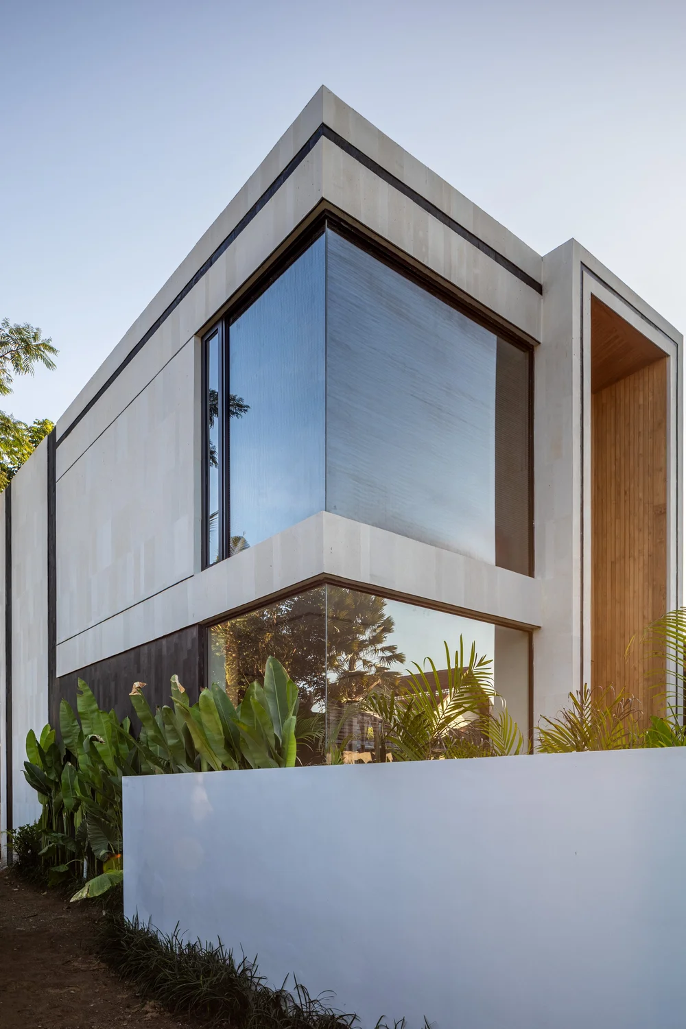 Monolithic 2 BR Villa with Tropical Soul in Ubud