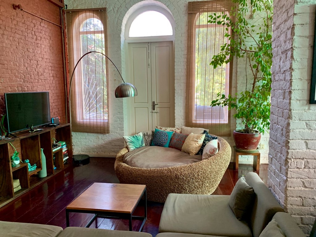 Apartment in Prestigious Colonial building