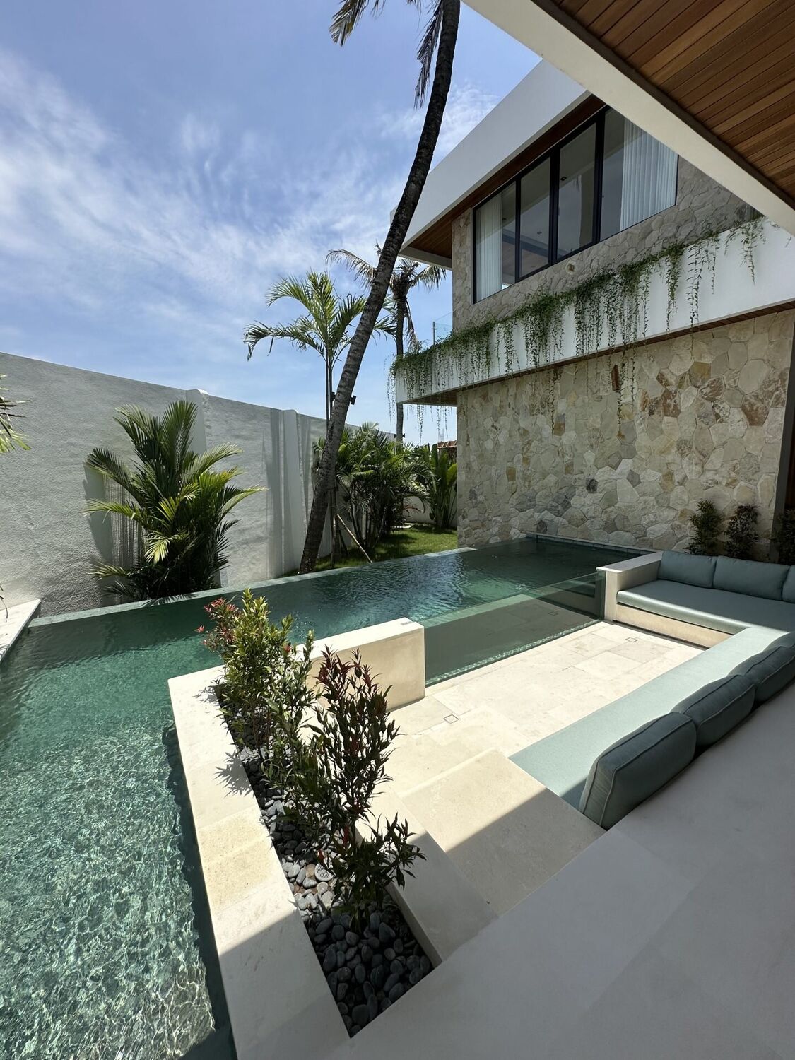 Modern Spacious 4-Bedroom Villa