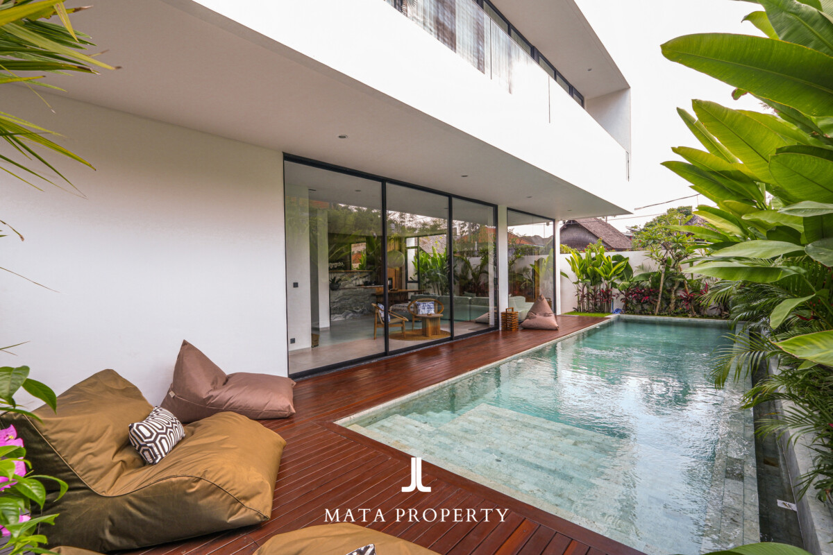 Elegant Contemporary Villa with Timeless Design 