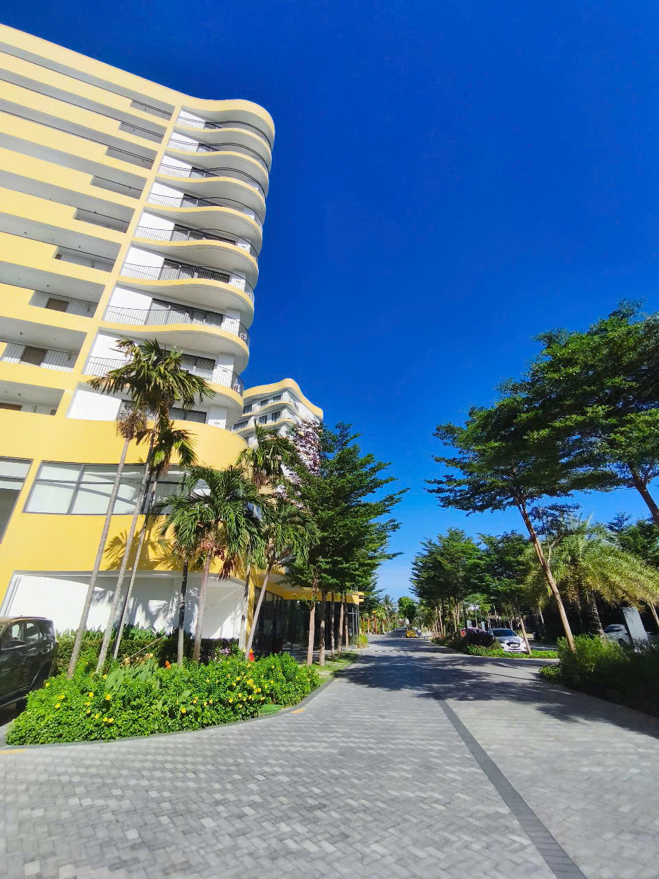 Luxury 1-Bedroom Apartment for Sale – Garden & Sea View at Wyndham Resort Hoi An