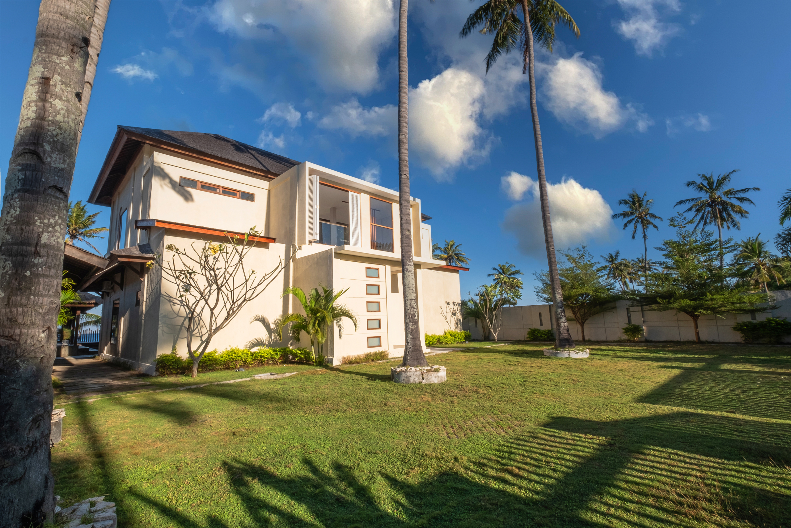 Beachfront Luxury & Investment 