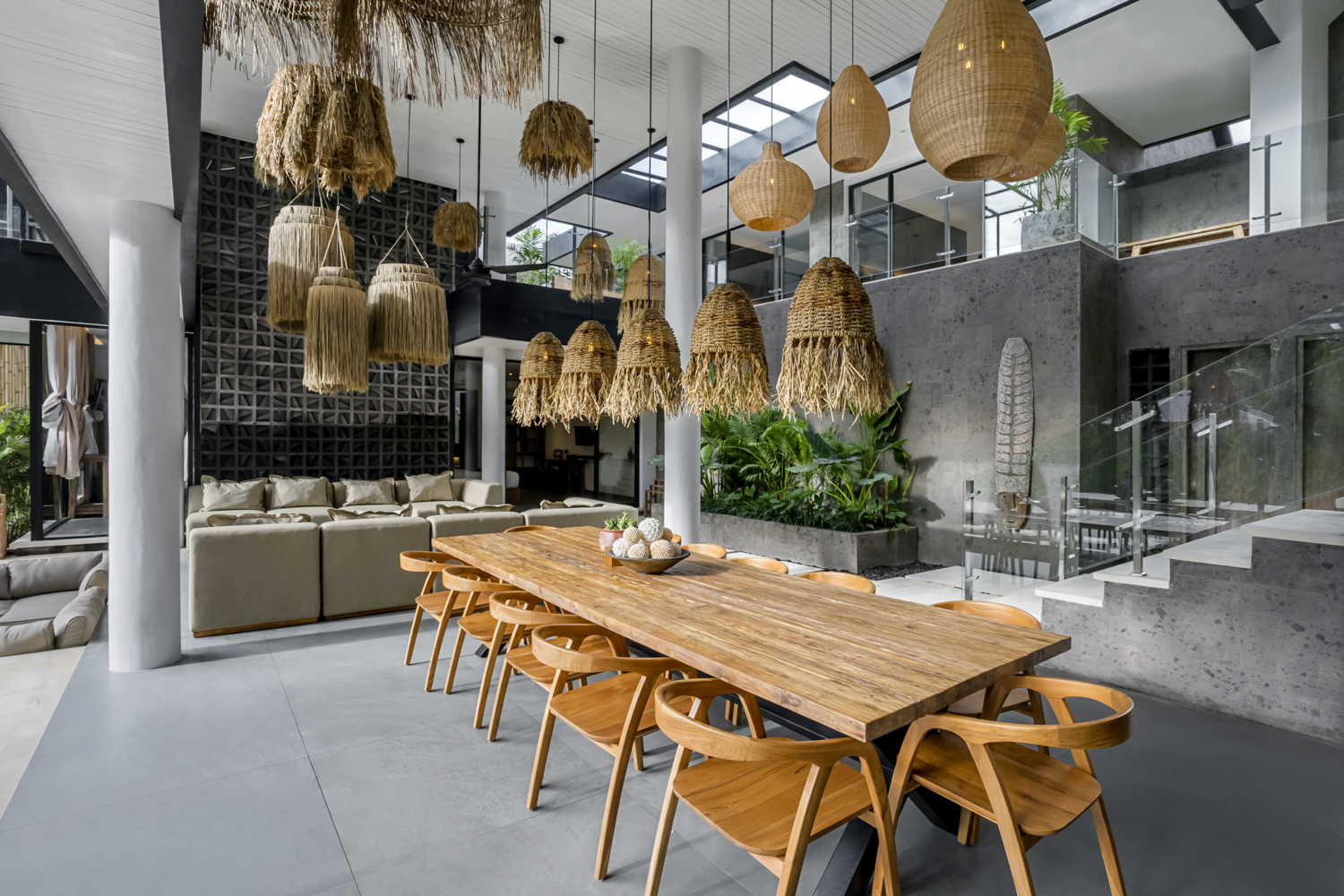 Spacious 6-Bedroom Villa