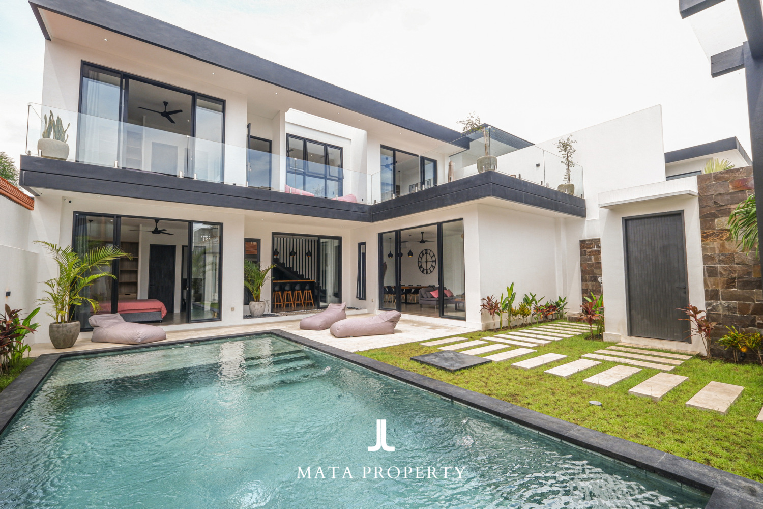 3-Bedroom Villa in Umalas with Enclosed Living Room