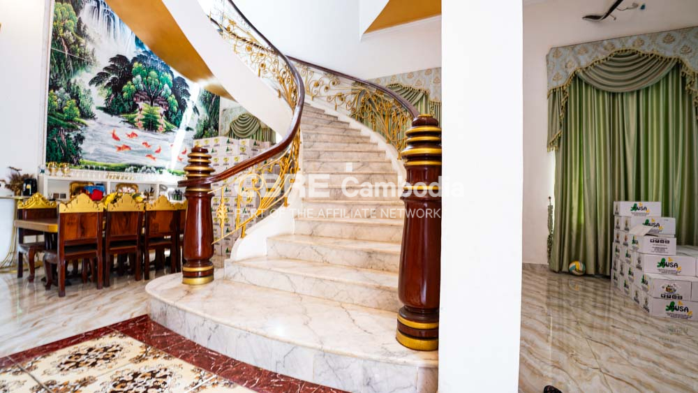 Luxurious 8 Bedroom Villa