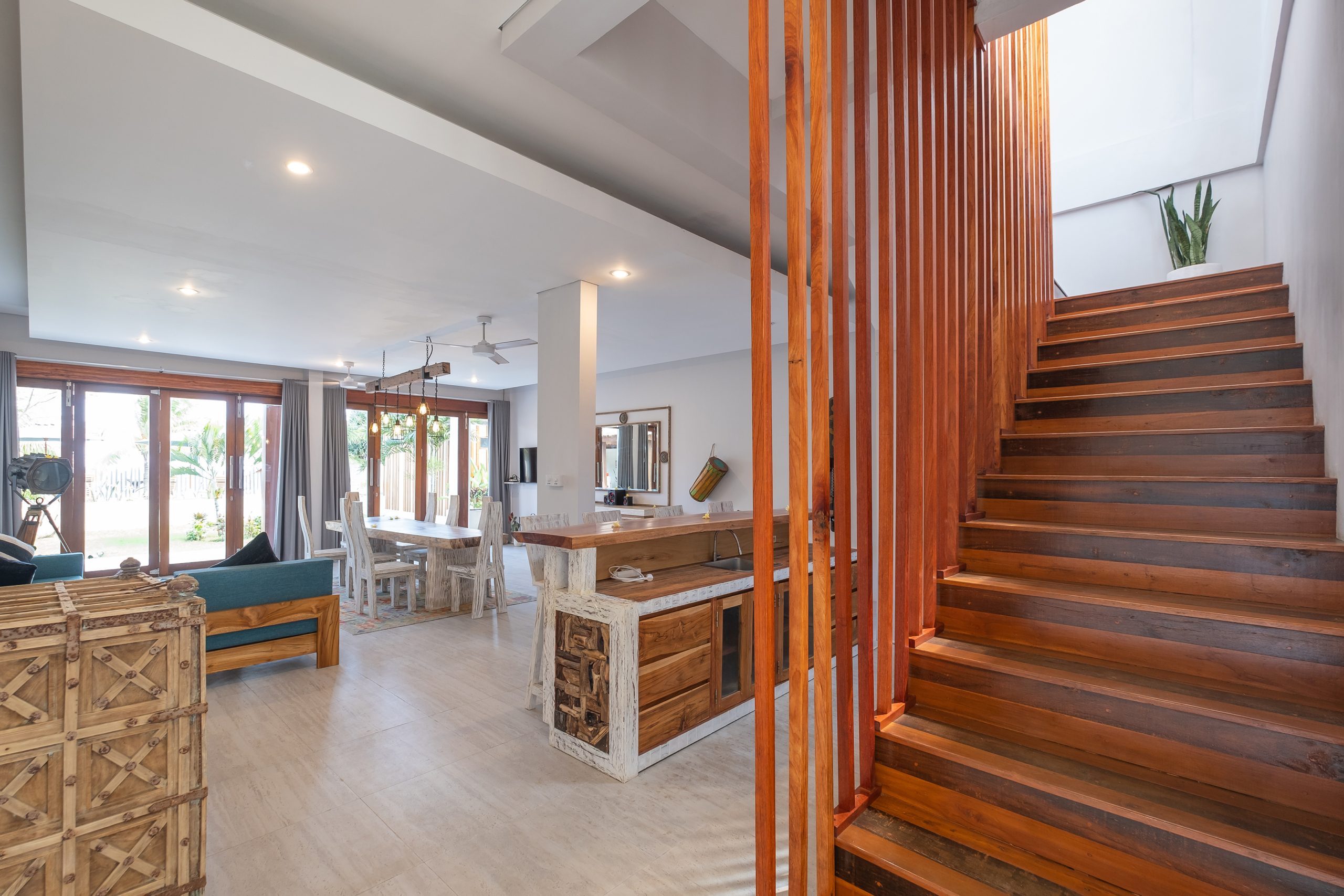 Beachfront Luxury & Investment 