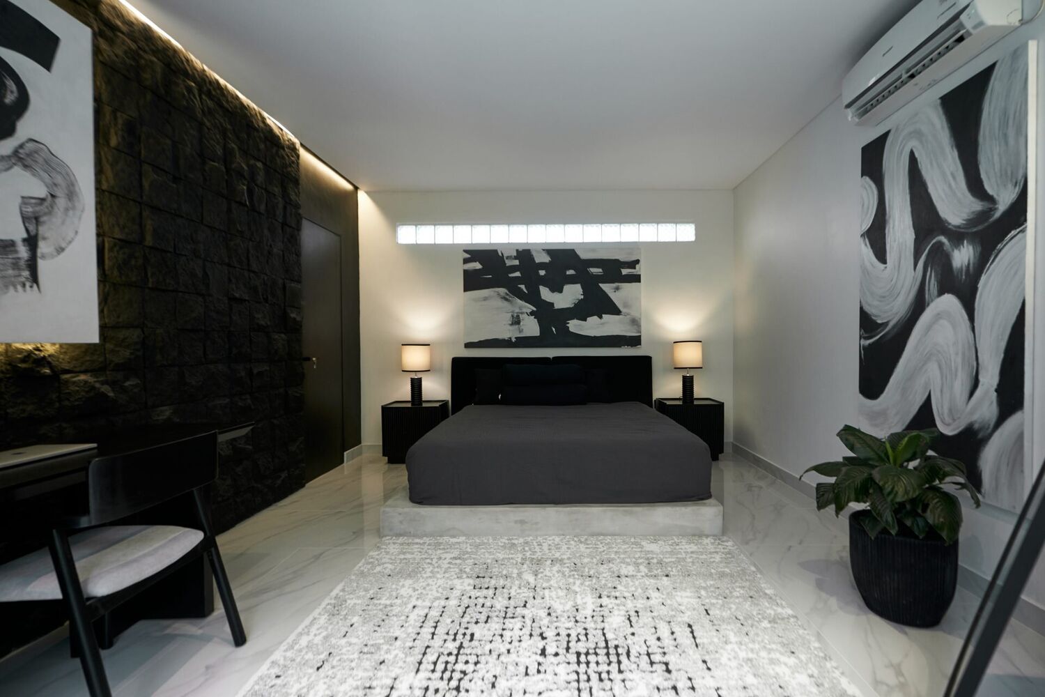 Modern & Stylish Jungle Hideaway 