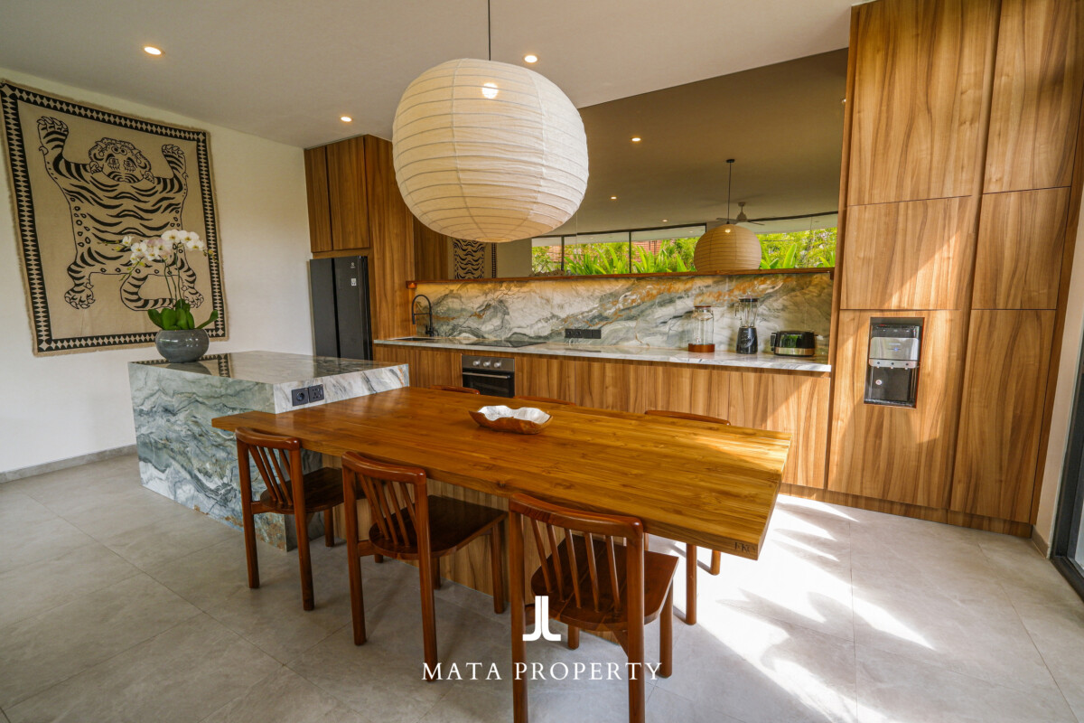 Elegant Contemporary Villa with Timeless Design 