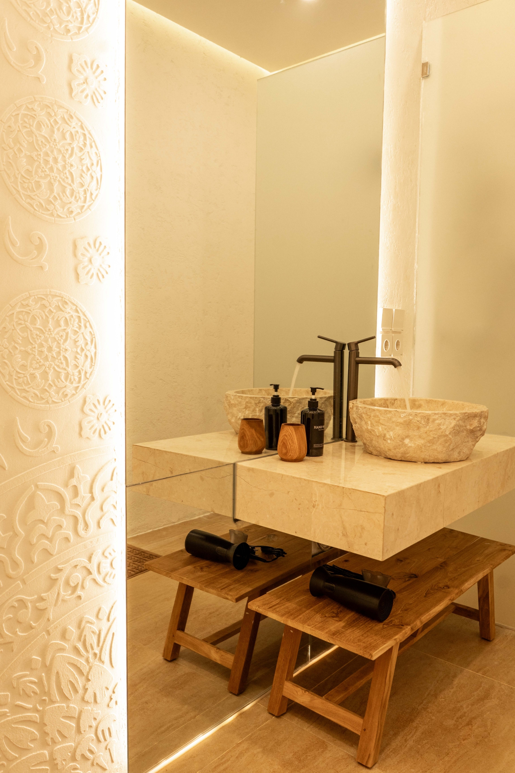 Stylish Tropical Villa with 2 Bedrooms 