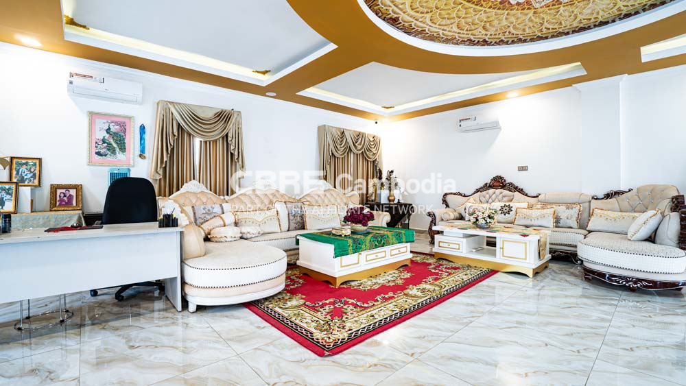 Luxurious 8 Bedroom Villa