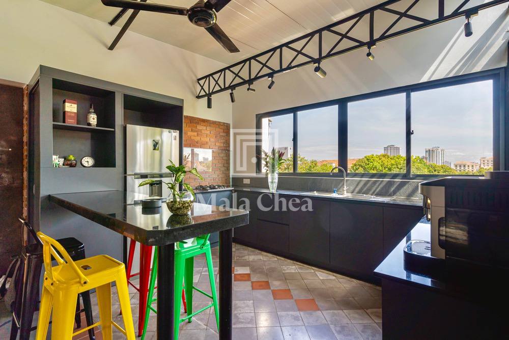 3 Bedroom Duplex Renovated Apartment