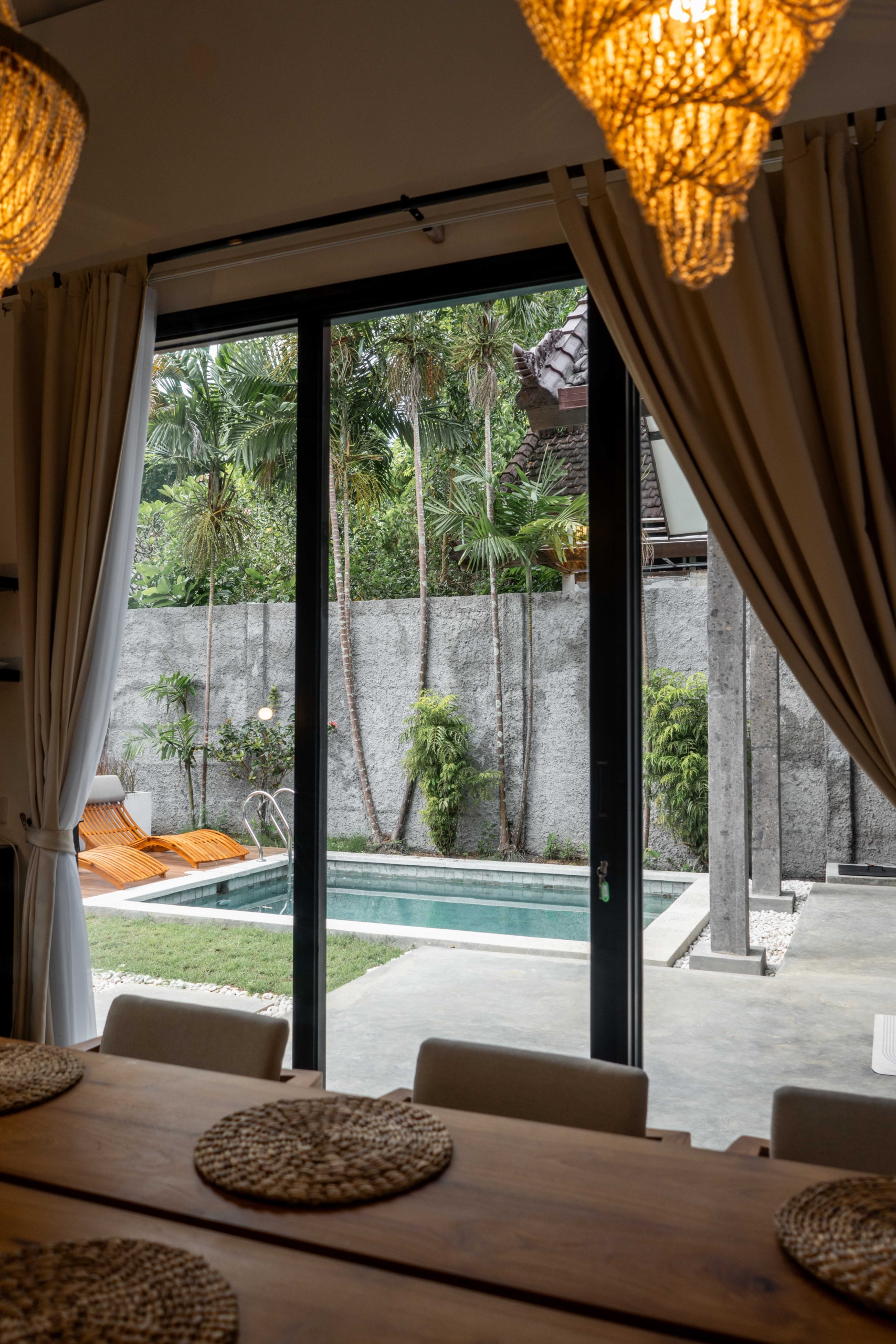 Stylish Tropical Villa with 2 Bedrooms 