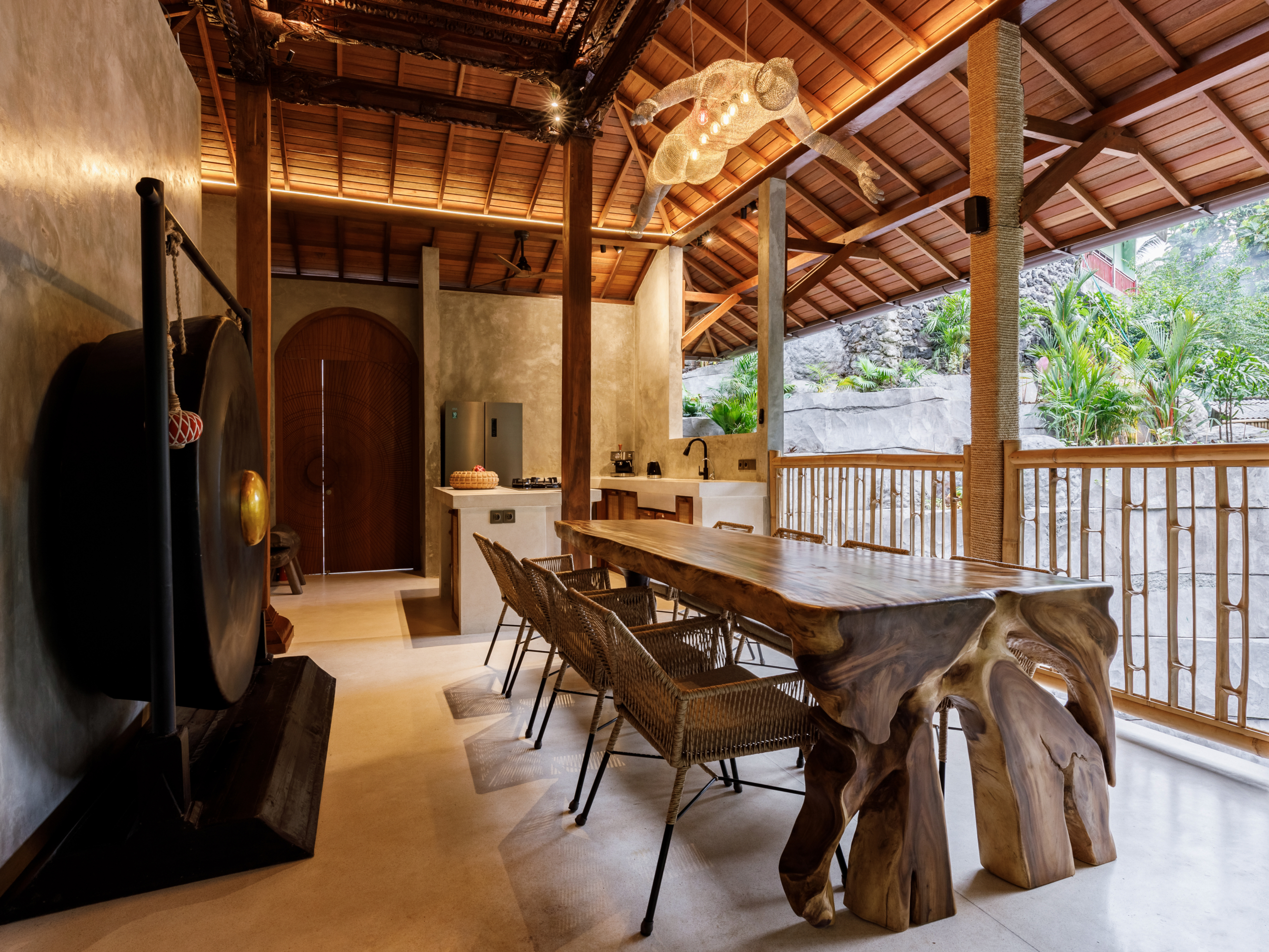 Riverside 4-Bedroom Villa with Infinity Pool in Ubud