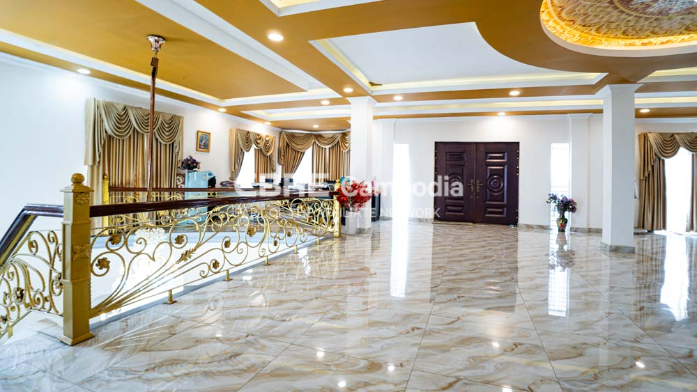 Luxurious 8 Bedroom Villa