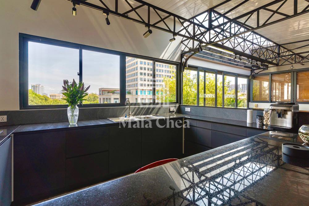 3 Bedroom Duplex Renovated Apartment