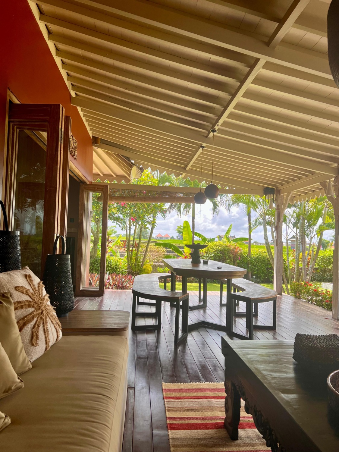 Babakan Villa with Rice Views, Garden and Infinity Pool