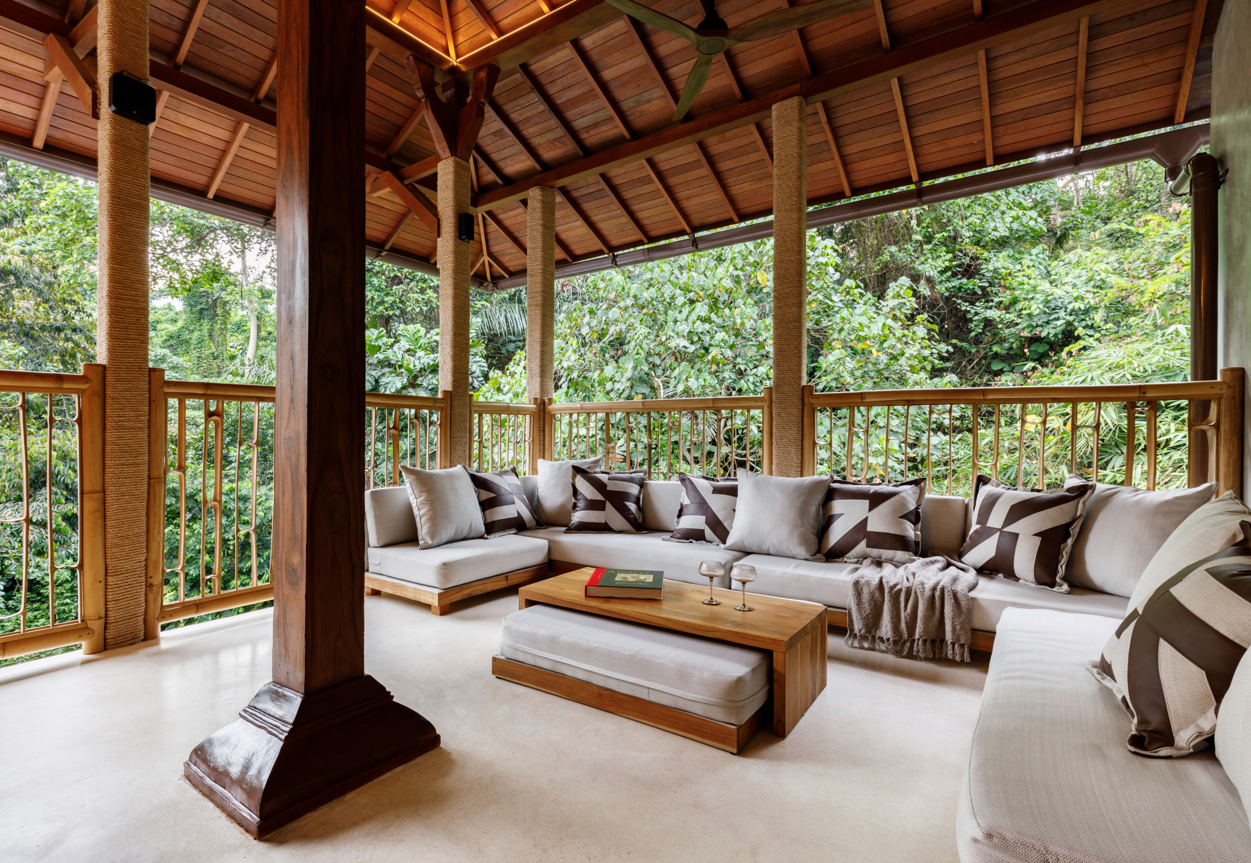 Riverside 4-Bedroom Villa with Infinity Pool in Ubud