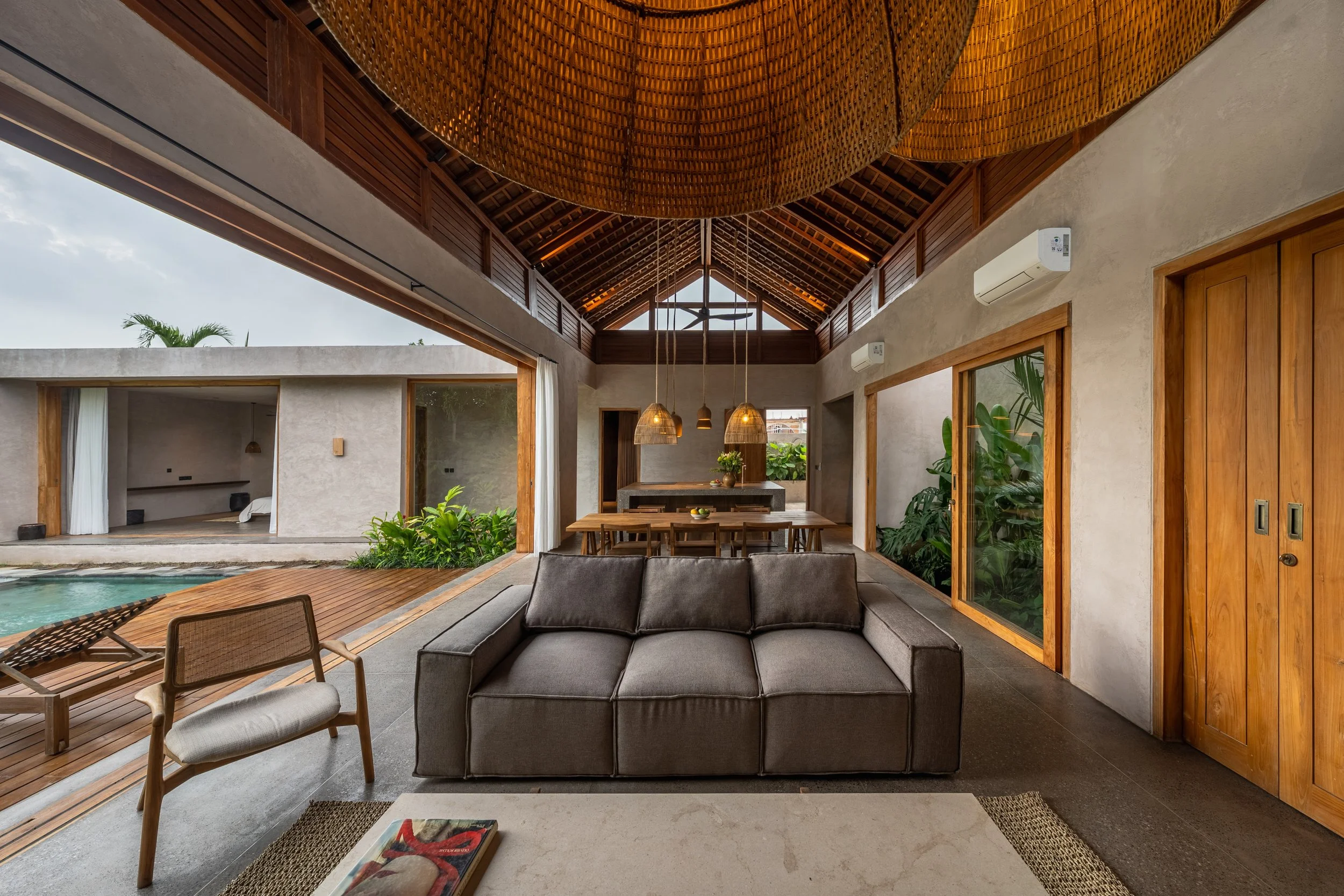 A Tropical Hideaway 2 BR Villa Facing The Rice Fields in Seseh