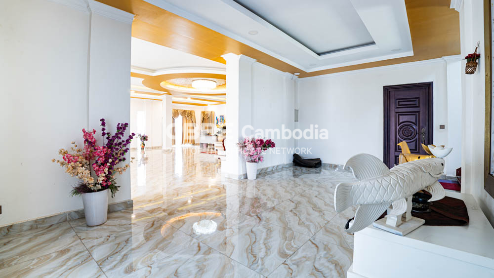 Luxurious 8 Bedroom Villa