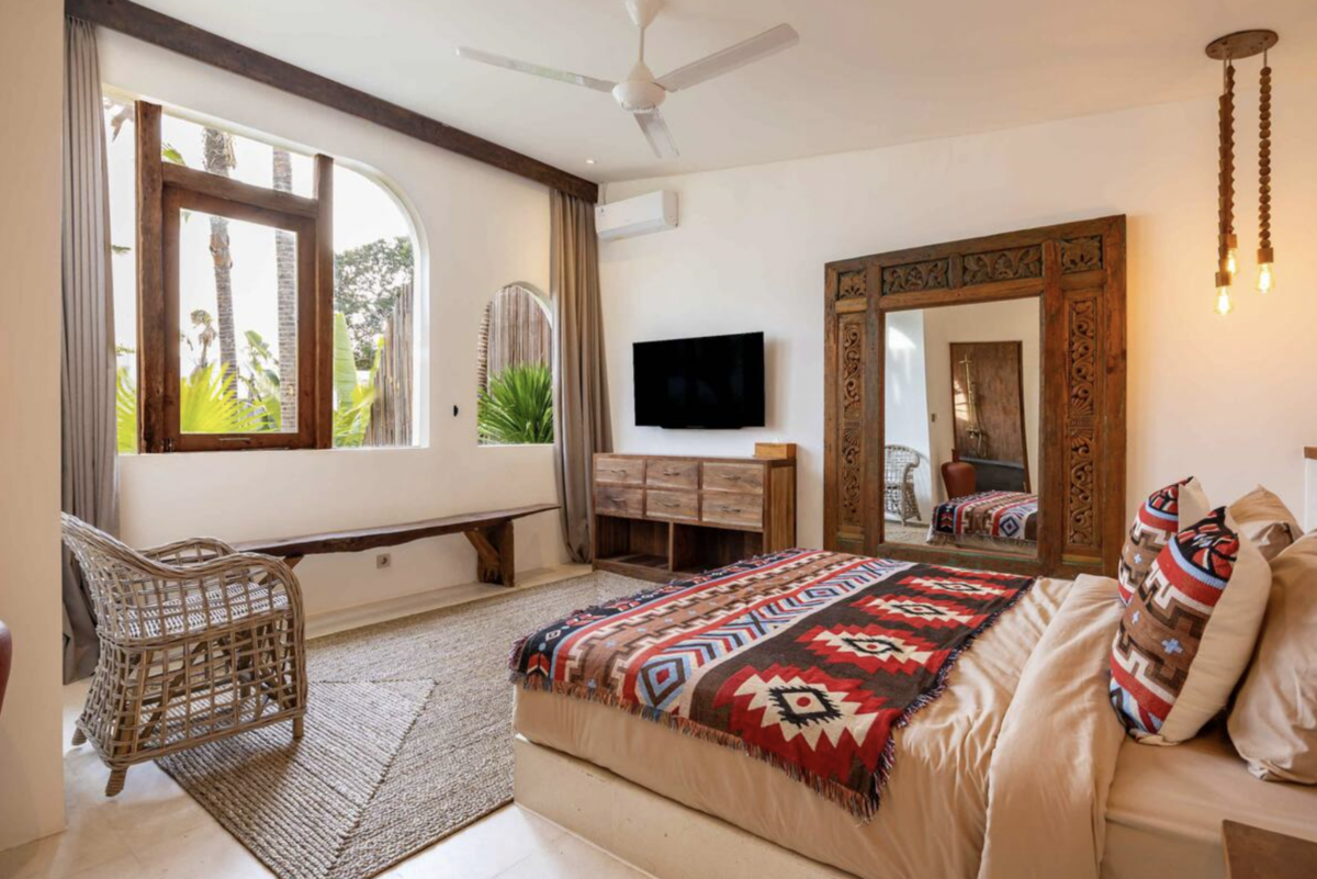 Spacious 4-Bedroom Villa with Mezzanine