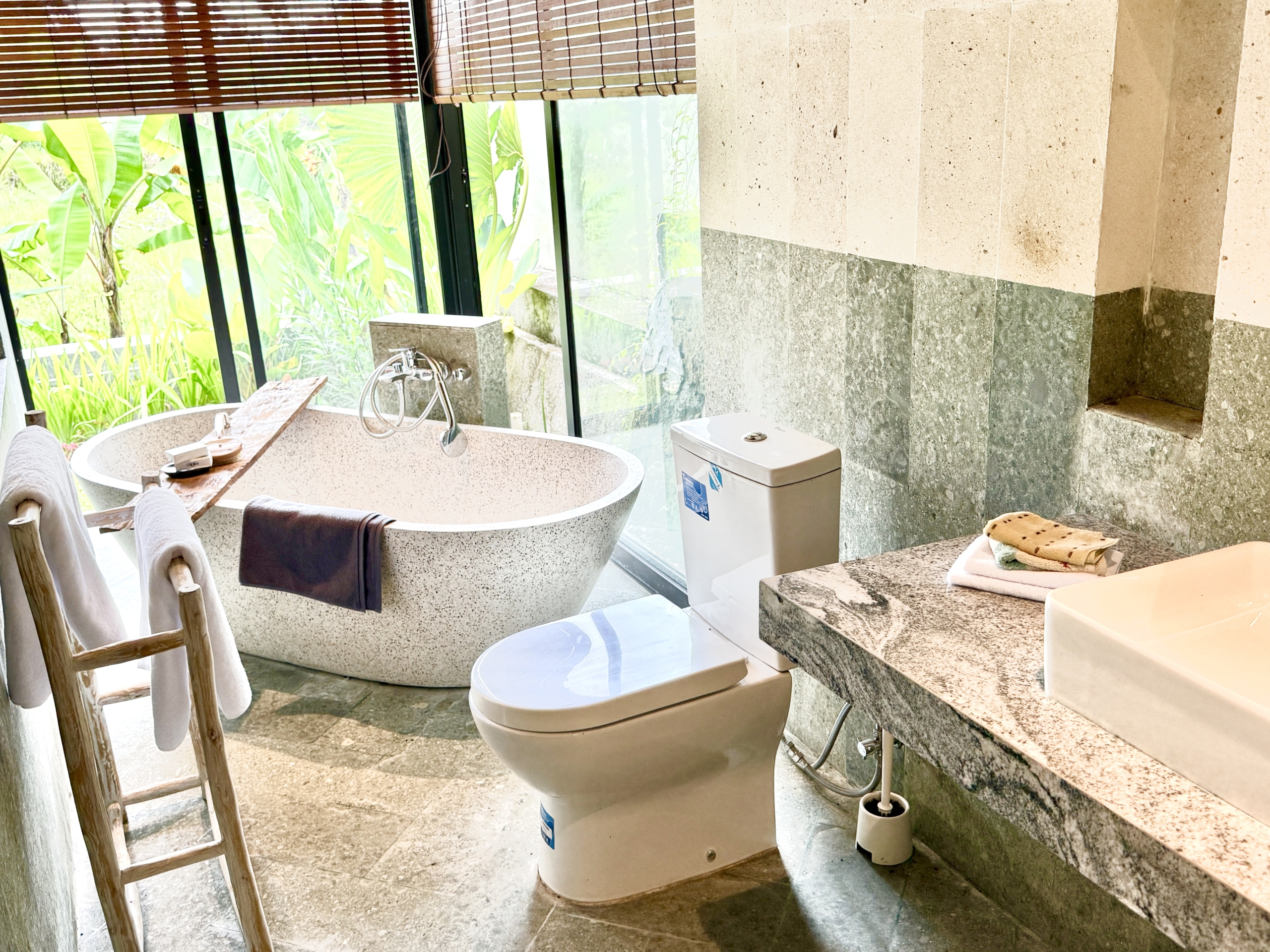 2-Bedroom Villa with Studio & Ricefield Views in Junjungan