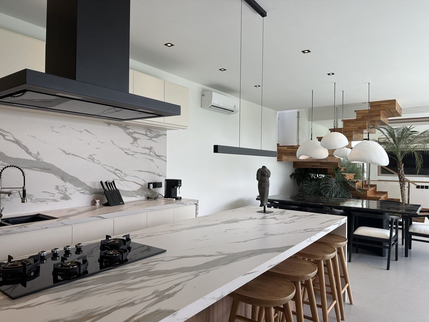 Modern Spacious 4-Bedroom Villa