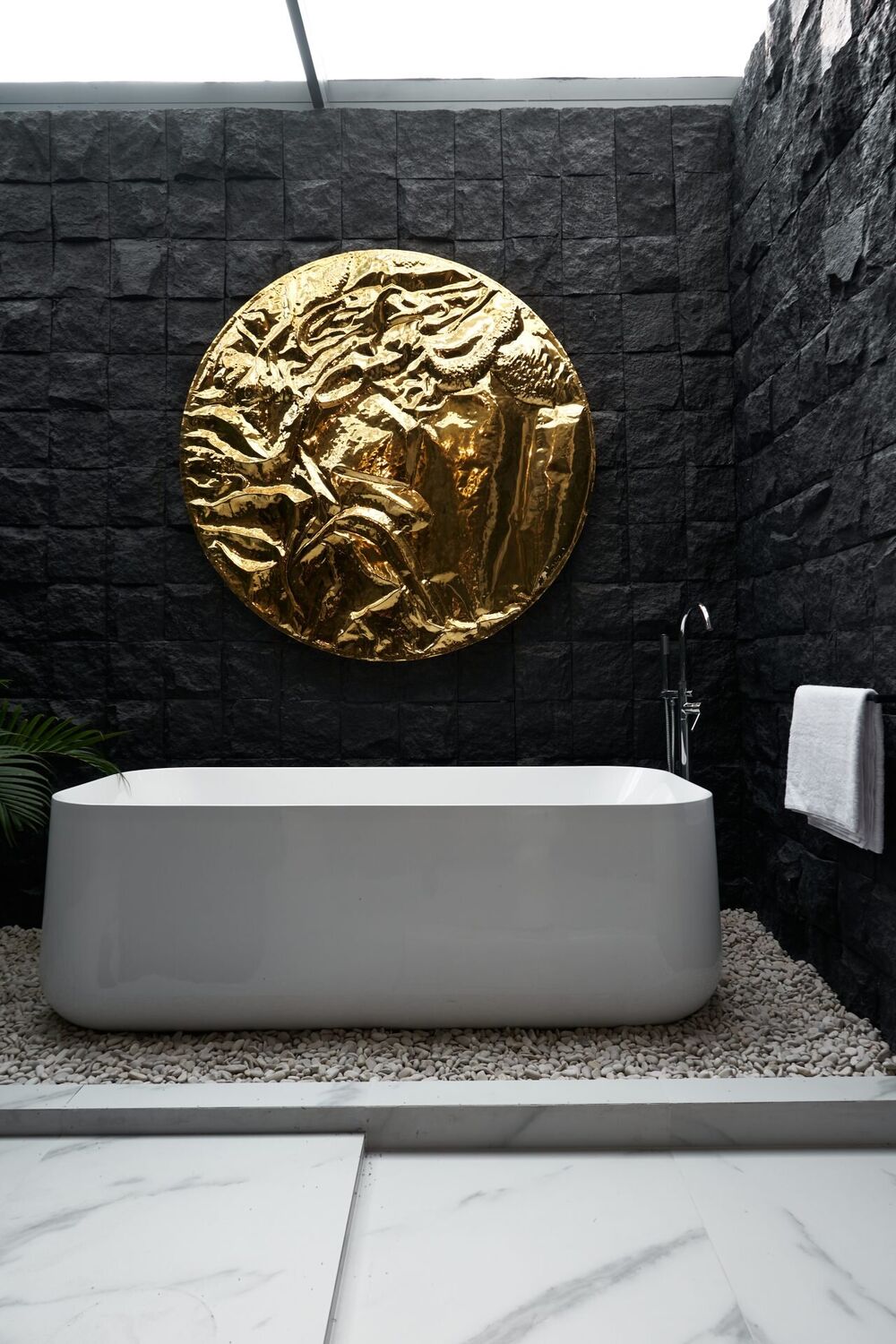 Modern & Stylish Jungle Hideaway 