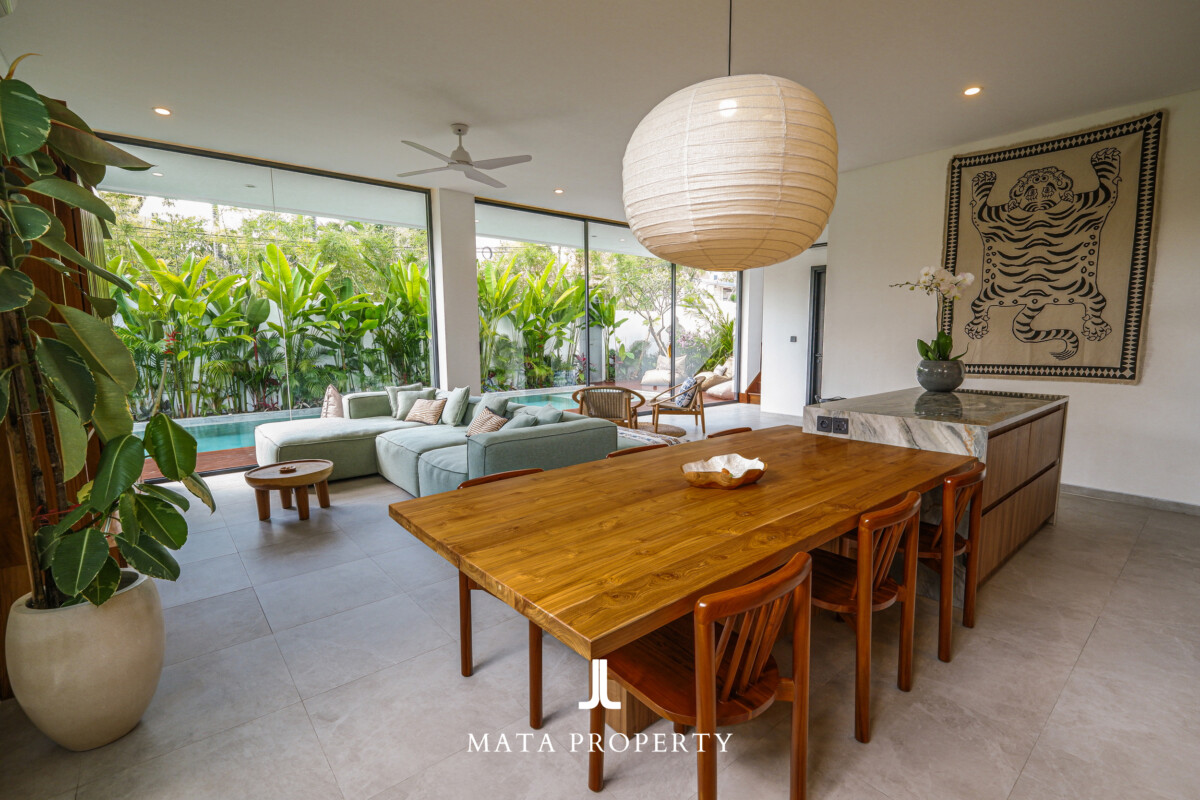 Elegant Contemporary Villa with Timeless Design 