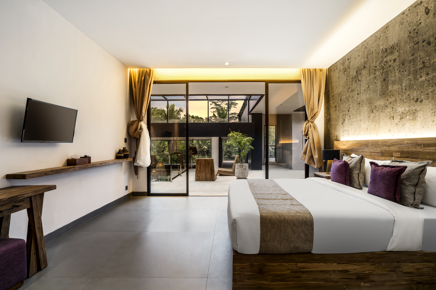 Spacious 6-Bedroom Villa