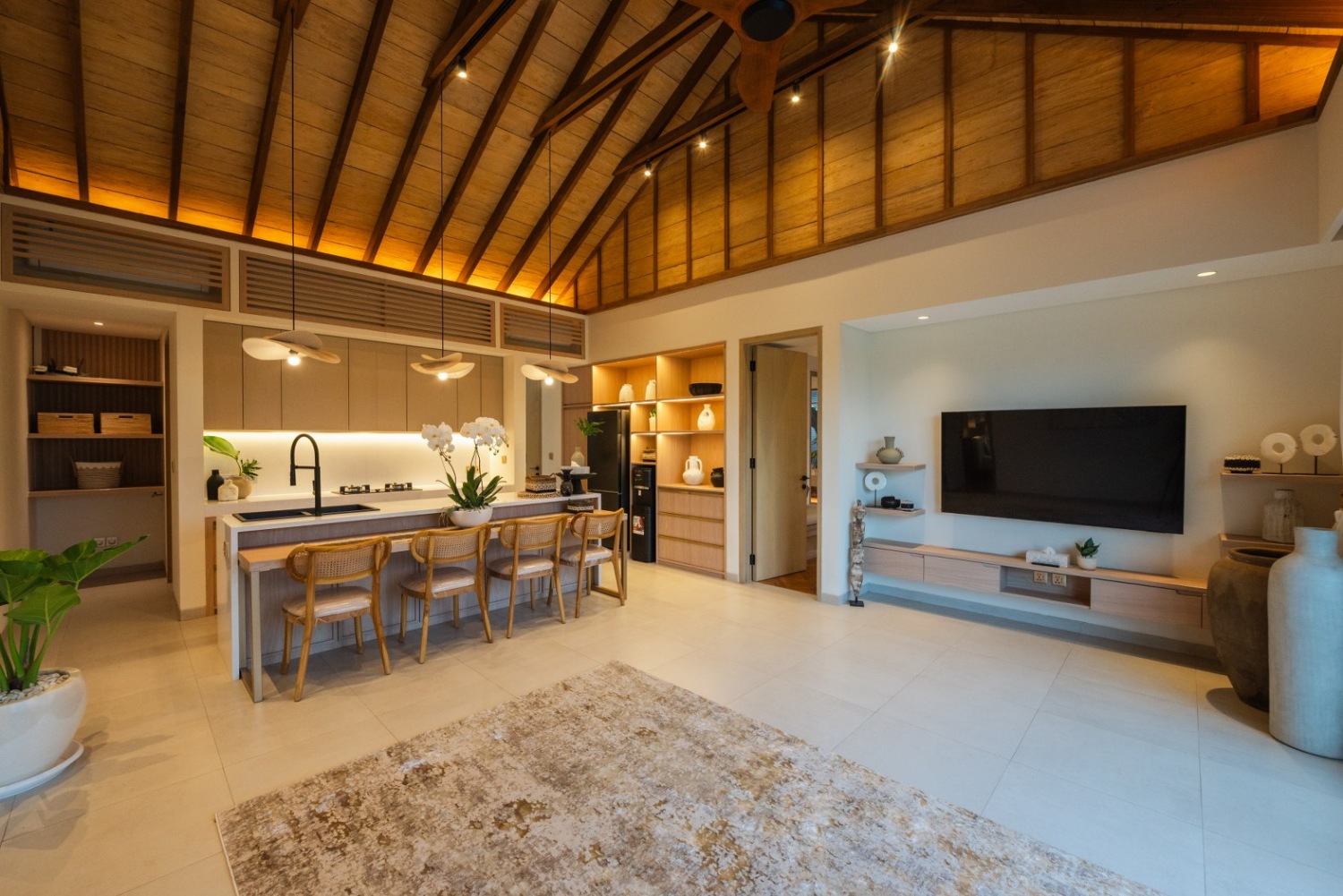 A Peaceful Villa for Sale in Babakan