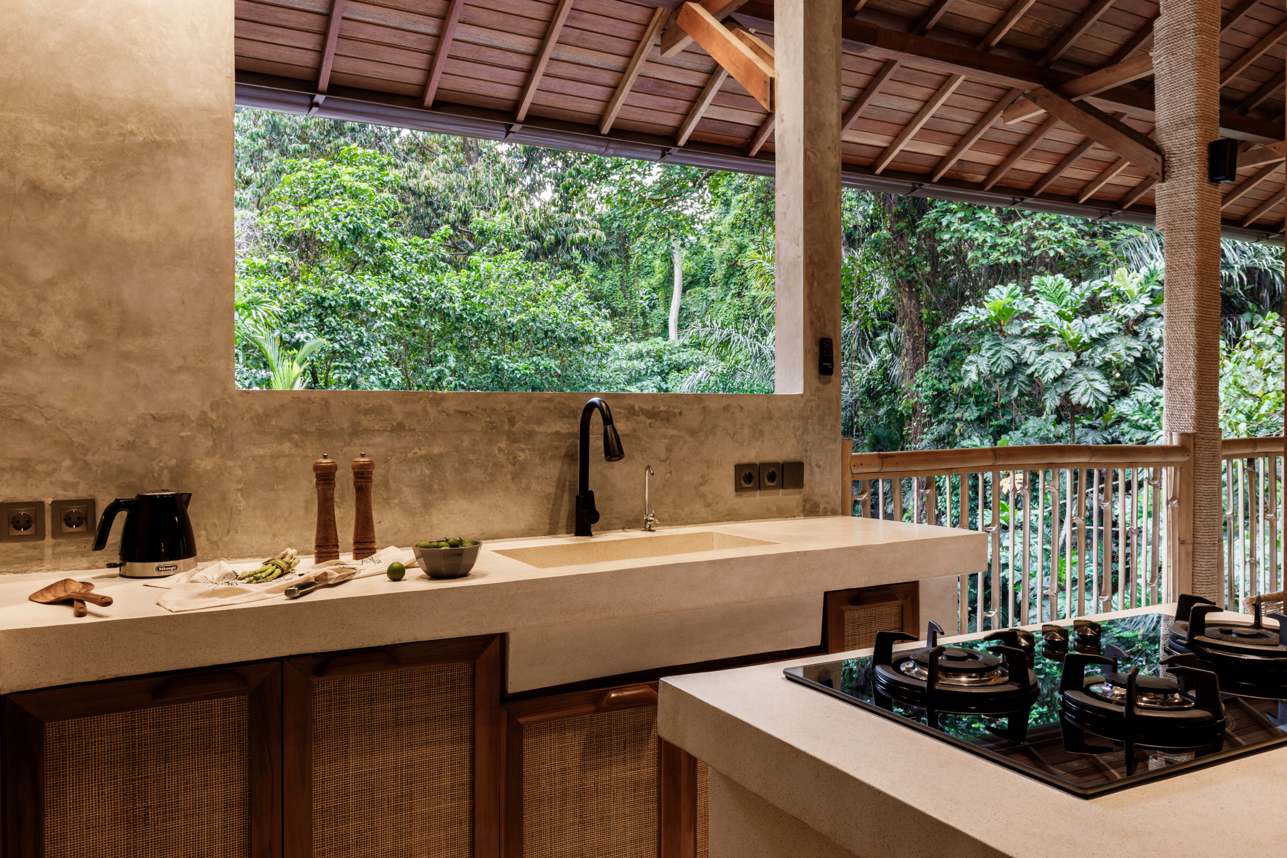 Riverside 4-Bedroom Villa with Infinity Pool in Ubud