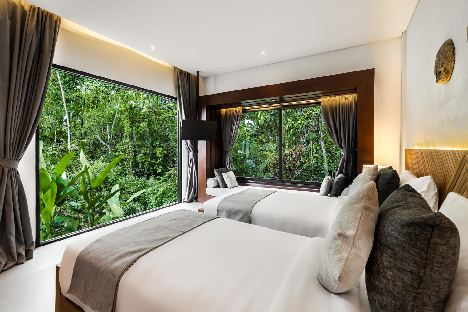 Spacious 5-Bedroom Villa with Jungle Backdrop