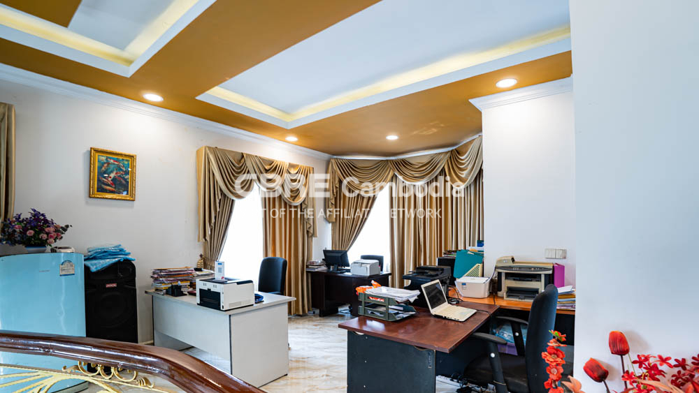 Luxurious 8 Bedroom Villa