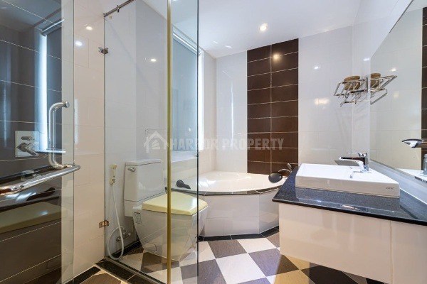 Luxury Apartment Building for Rent in BKK1