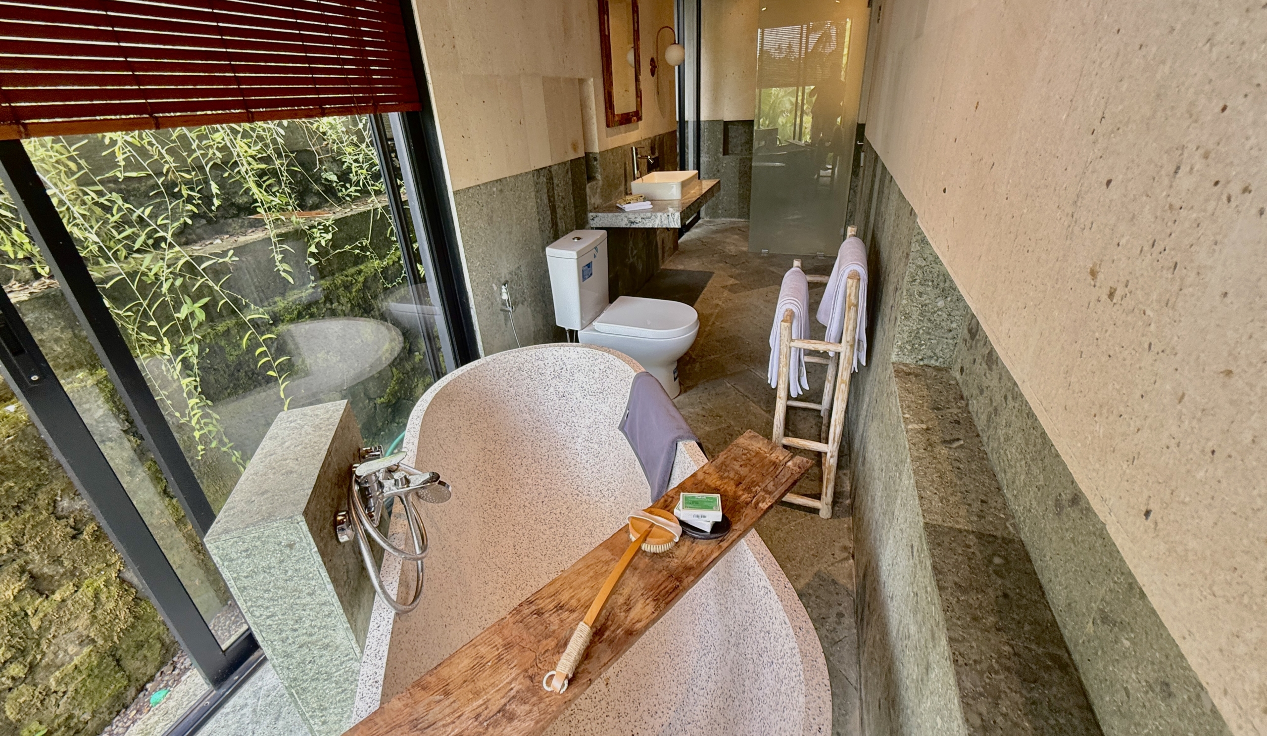 2-Bedroom Villa with Studio & Ricefield Views in Junjungan