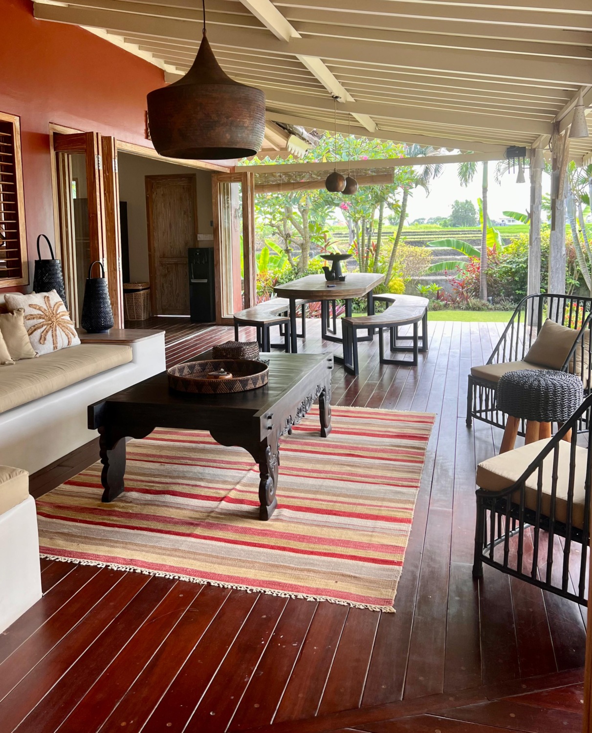 Babakan Villa with Rice Views, Garden and Infinity Pool