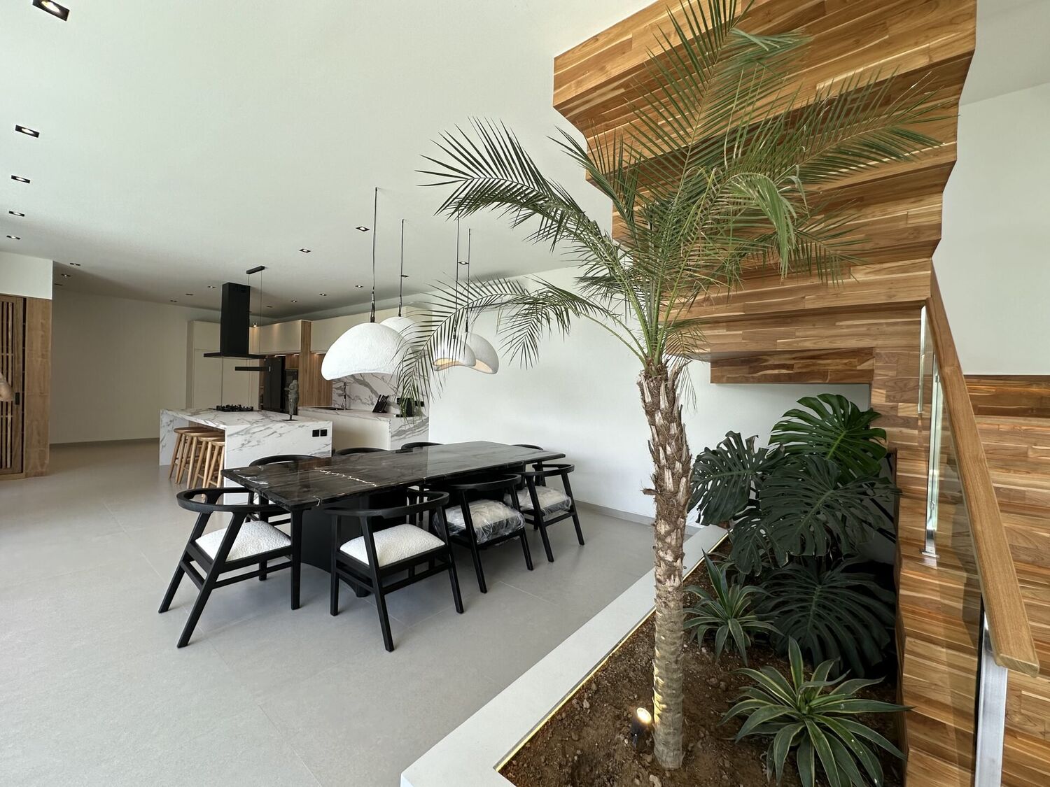 Modern Spacious 4-Bedroom Villa