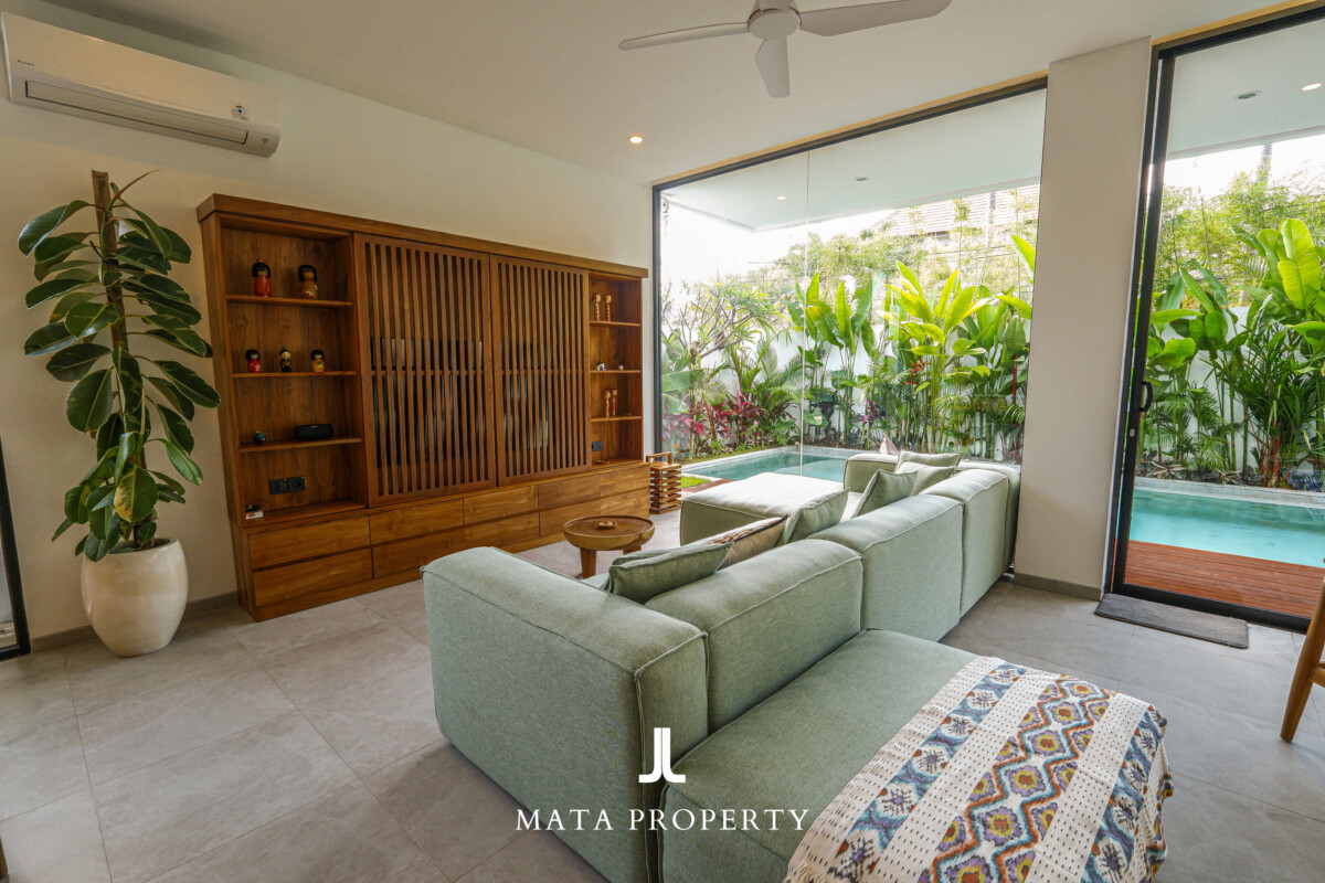 Elegant Contemporary Villa with Timeless Design 