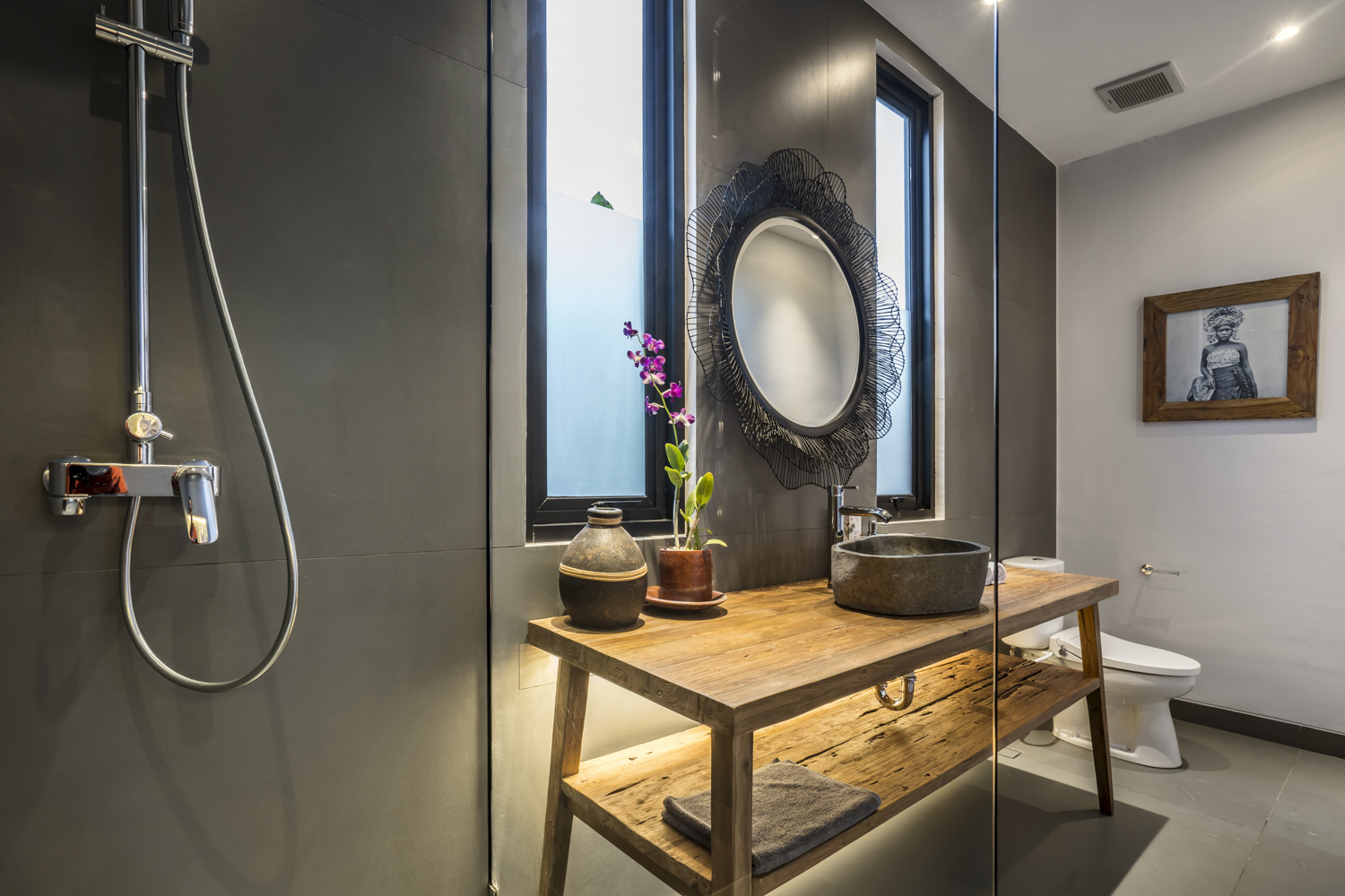 Spacious 6-Bedroom Villa