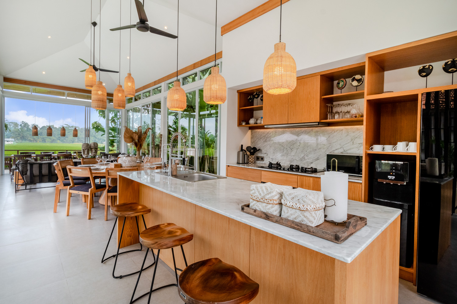 5-Bedroom Luxury Villa in Singakerta