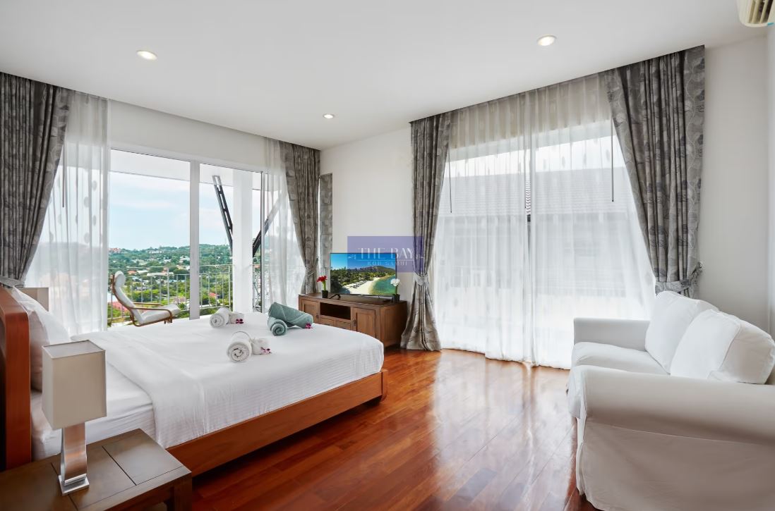 Comfortable 2 Bedroom Condo Overlooking the Sea