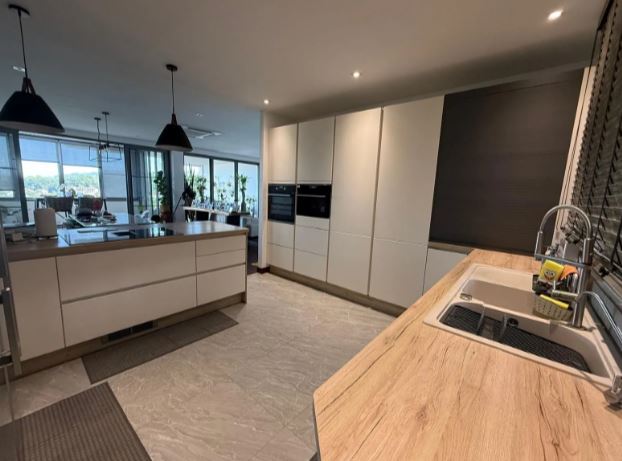 3BR Foreign Freehold Apt at Blue Canyon