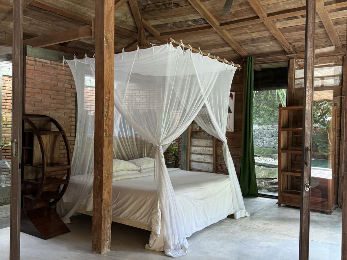 Sophisticated 3-Bedroom Villa with Mezzanine and Spacious Private Garden in Umalas