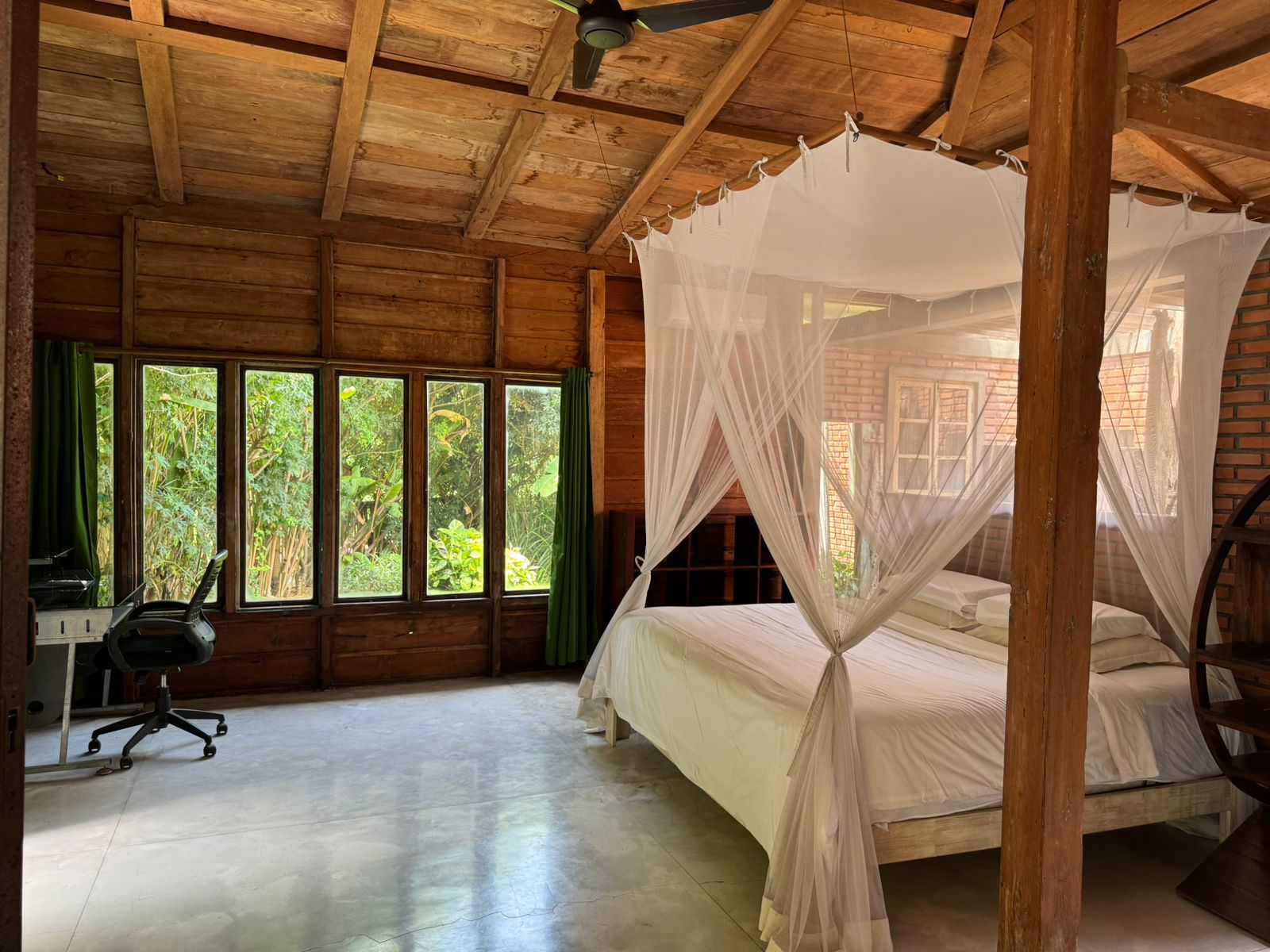 Sophisticated 3-Bedroom Villa with Mezzanine and Spacious Private Garden in Umalas