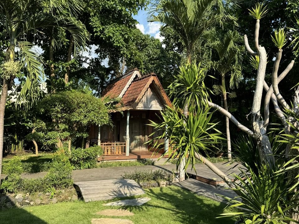 Sophisticated 3-Bedroom Villa with Mezzanine and Spacious Private Garden in Umalas