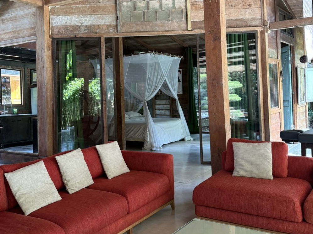 Sophisticated 3-Bedroom Villa with Mezzanine and Spacious Private Garden in Umalas